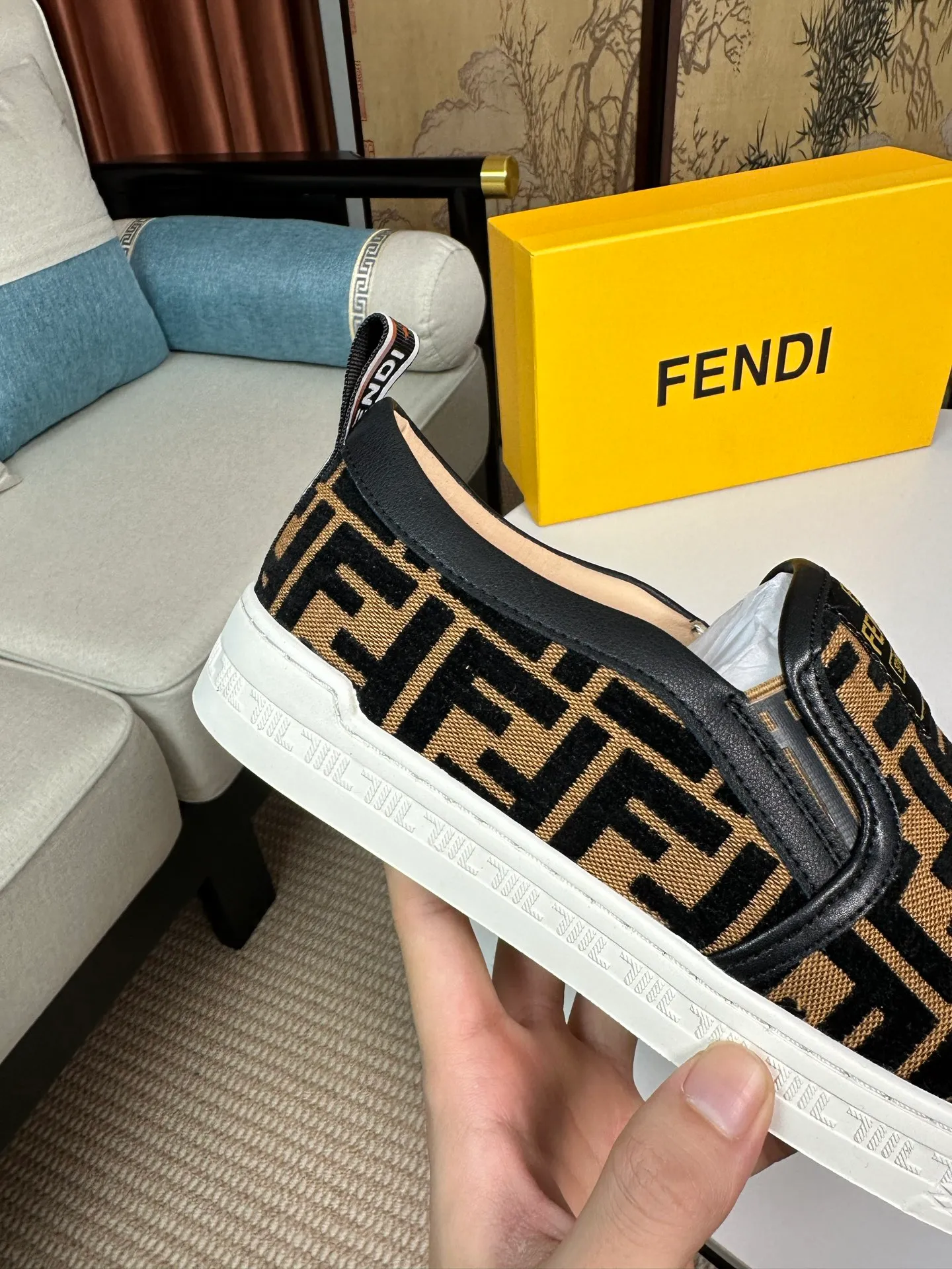 Factory price 380💰 (FENDI) New style 👊🏻 upper 🇮🇹 imported cowhide fabric 🇩🇪 imported sheepskin lining. The original outsole is molded to highlight the identity of every man, and the upper foot is stable and stable🚶🏻🚶🏻The high-end custom counters reproduce the original version📯No matter the wind or rain, the shoe last remains unchanged and can withstand the verification of time🔍️,🔵 Size: 38-44 (45 is custom-made and cannot be returned or exchanged